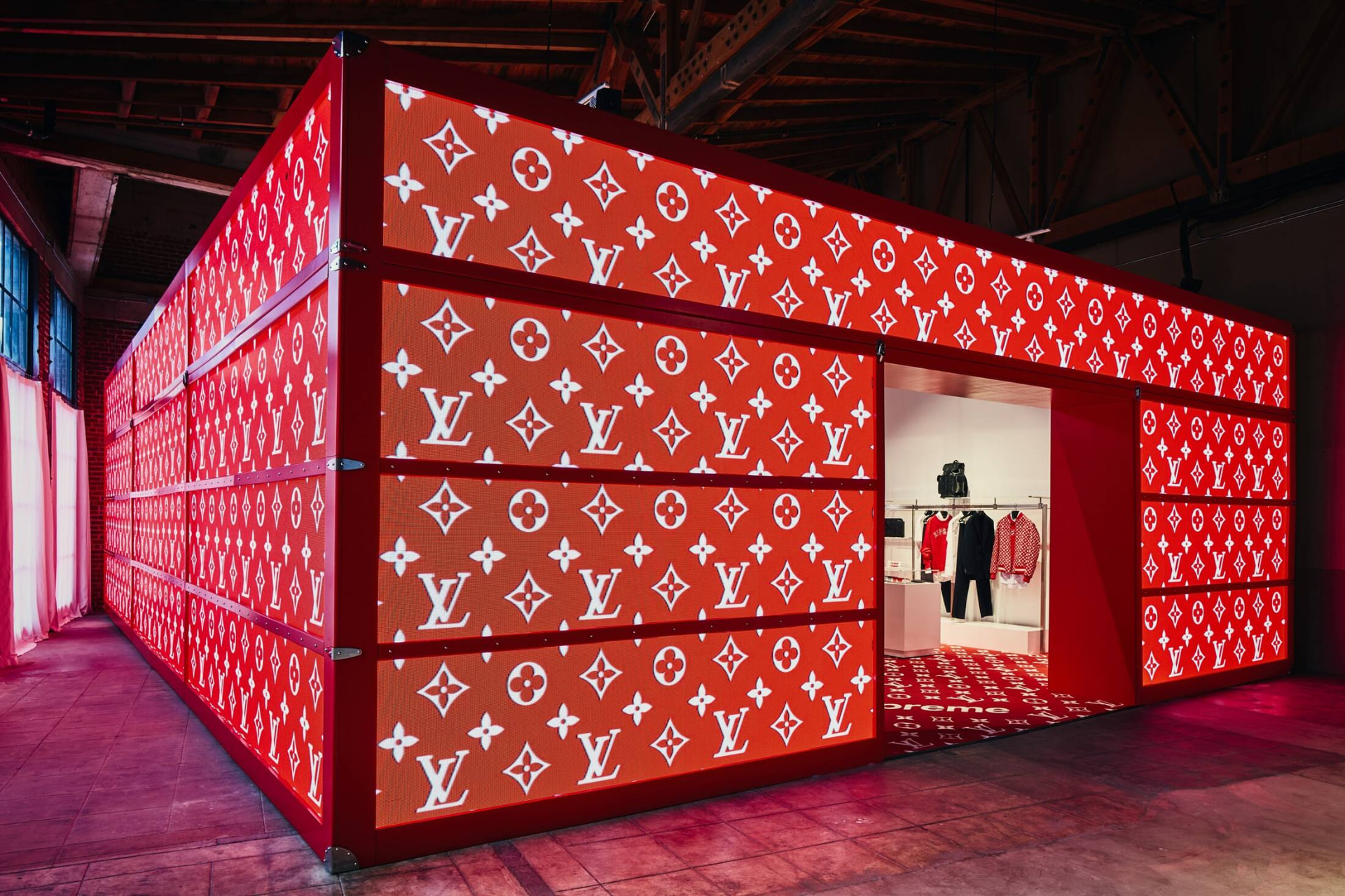 RED ROOM